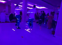 Ring de dans iluminat cu lumini profesionale la eveniment