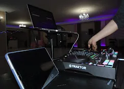 Controller Traktor și mixer pentru DJ evenimente